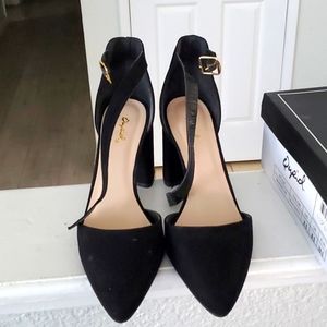 Block heel shoes